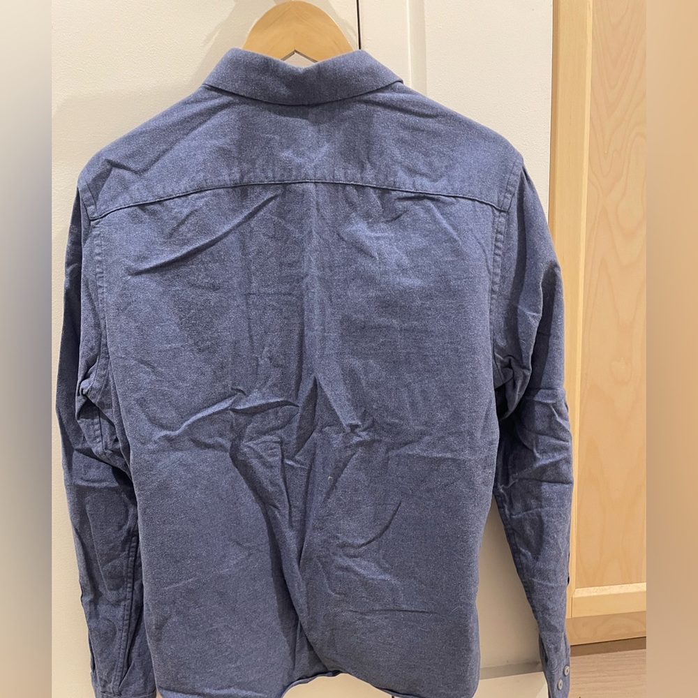 Untuckit Blue Button down - Picture 2 of 3